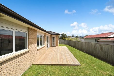 Photo of property in 5 Nirmal Place, Sunnyvale, Auckland, 0612