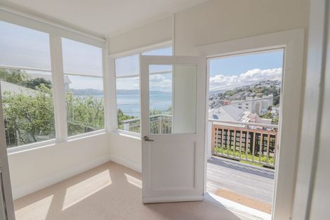 Photo of property in 10 Oriental Terrace, Mount Victoria, Wellington, 6011