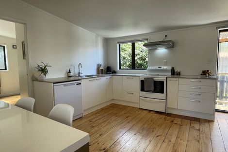 Photo of property in 61 Kauri Road, Stanmore Bay, Whangaparaoa, 0932