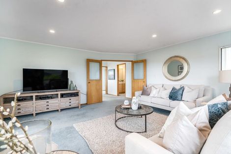 Photo of property in 2/14 Raleigh Road, Northcote, Auckland, 0627