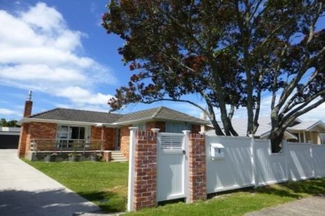 Photo of property in 2 Creamer Avenue, Belmont, Auckland, 0622