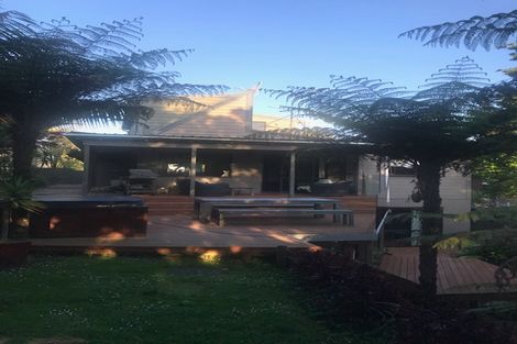 Photo of property in 2/25 Seaview Avenue, Northcote, Auckland, 0627