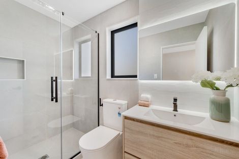 Photo of property in 140e Edgewater Drive, Pakuranga, Auckland, 2010