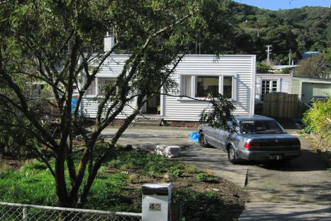Photo of property in 42 Airlie Road, Plimmerton, Porirua, 5026
