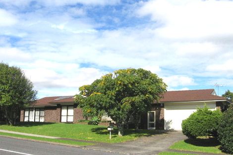 Photo of property in 2 Loloma Drive, Half Moon Bay, Auckland, 2012