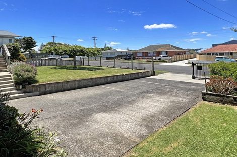 Photo of property in 2 Lincoln Road, Manurewa East, Auckland, 2102
