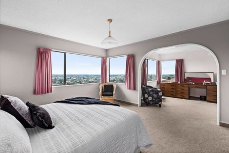 Photo of property in 90 Churchill Drive, Taradale, Napier, 4112