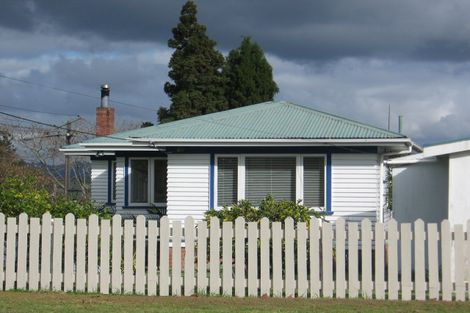 Photo of property in 8 Waione Avenue, Te Atatu Peninsula, Auckland, 0610
