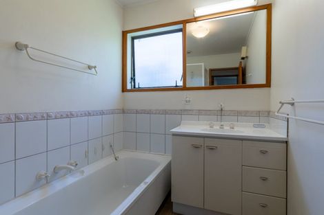 Photo of property in 9 Onedin Place, Titirangi, Auckland, 0604