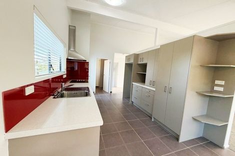 Photo of property in 13 Jenanne Place, Totara Vale, Auckland, 0629