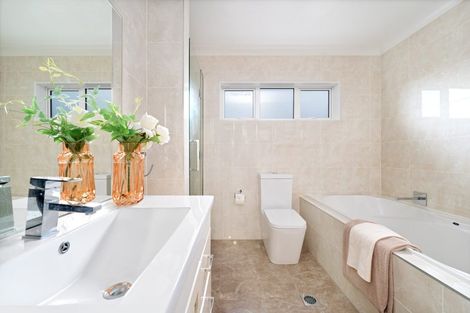 Photo of property in 16 Midhurst Avenue, Henderson, Auckland, 0612