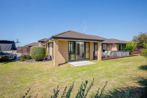 Photo of property in 76 Carrington Drive, Papamoa Beach, Papamoa, 3118