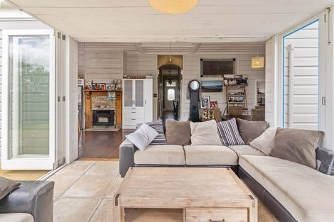 Photo of property in 2 Collingwood Road, Waiuku, 2123