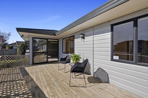 Photo of property in 7 Larsen Place, Merrilands, New Plymouth, 4312