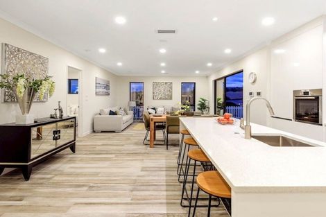 Photo of property in 19 Syd Grant Crescent, Orewa, 0931