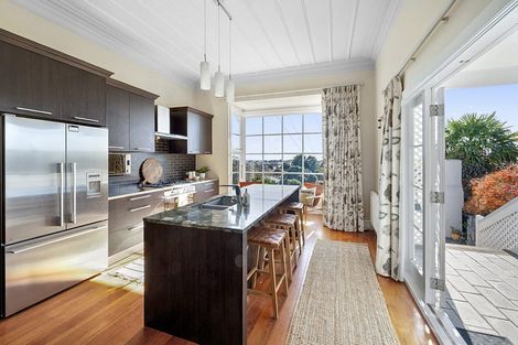 Photo of property in 103 Fulford Street, New Plymouth, 4310