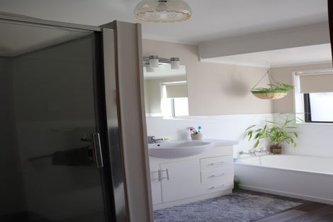 Photo of property in 84 Hakanoa Street, Huntly, 3700