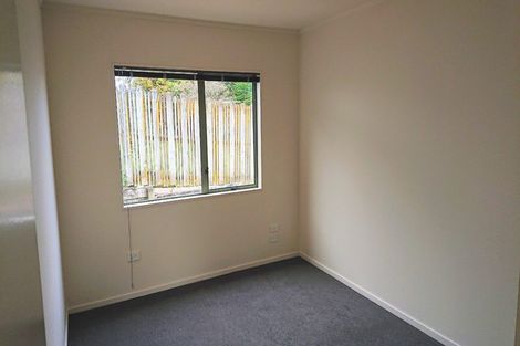 Photo of property in 2/12 Grenadine Place, Unsworth Heights, Auckland, 0632