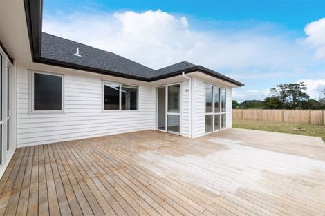 Photo of property in 10 Walter Ruddock Avenue, Kumeu, 0810