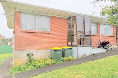 Photo of property in 1 Trojan Crescent, New Lynn, Auckland, 0600