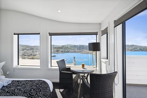 Photo of property in 4 Robieson Lane, Roseneath, Wellington, 6011