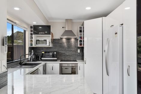 Photo of property in 21 Hawk Place, Welcome Bay, Tauranga, 3112