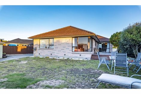 Photo of property in 11 Quebec Place, Wainoni, Christchurch, 8061