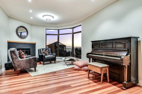 Photo of property in 145 Lake Crescent, Hamilton Lake, Hamilton, 3204