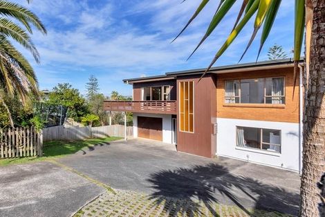 Photo of property in 1/2a Carlisle Road, Browns Bay, Auckland, 0630