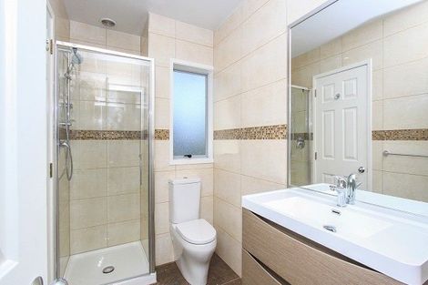 Photo of property in 2/29 Eastern Beach Road, Eastern Beach, Auckland, 2012