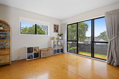 Photo of property in 21 Riverside Drive, Waiuku, 2123