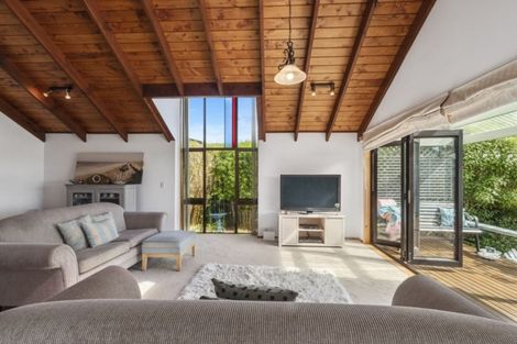 Photo of property in 2/85 Castor Bay Road, Castor Bay, Auckland, 0620