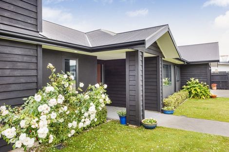 Photo of property in 5 D'urville Place, Kelvin Grove, Palmerston North, 4414