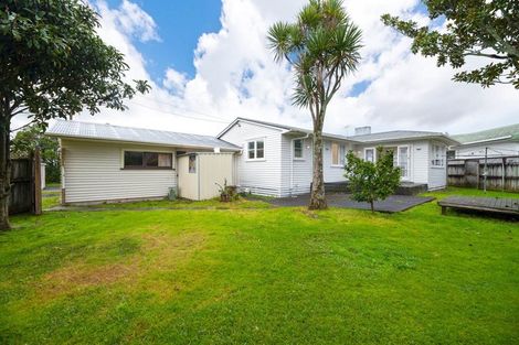 Photo of property in 38 Buscomb Avenue, Henderson, Auckland, 0610