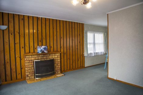 Photo of property in 23 Waverley Avenue, Glenfield, Auckland, 0629