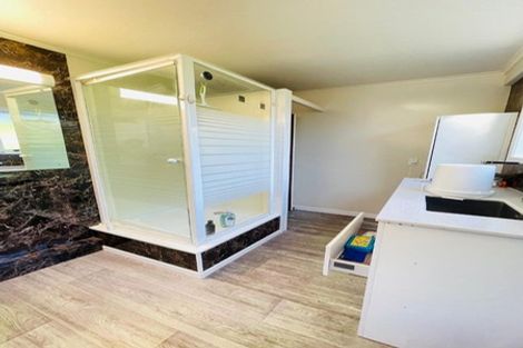 Photo of property in 31 Te Atatu Road, Te Atatu South, Auckland, 0610