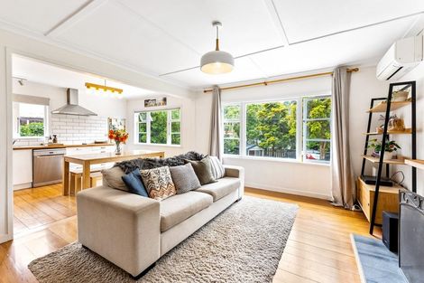 Photo of property in 39 Rawhiti Street, Stokes Valley, Lower Hutt, 5019