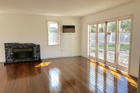 Photo of property in 26 Reid Road, New Lynn, Auckland, 0600