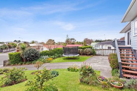 Photo of property in 9 Ross Grove, Paraparaumu, 5032