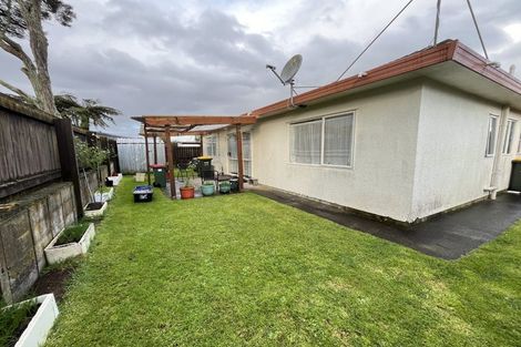 Photo of property in 2/40 Sutton Crescent, Papakura, 2110
