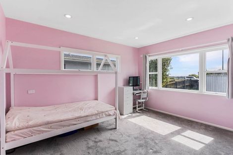 Photo of property in 692 East Coast Road, Pinehill, Auckland, 0632