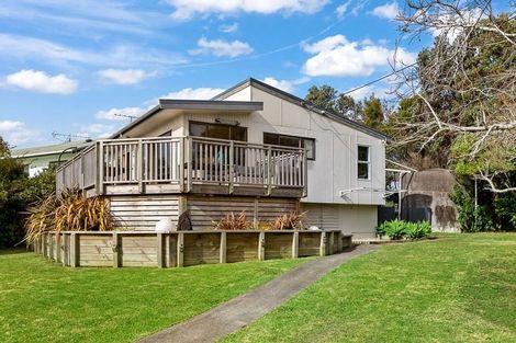 Photo of property in 1 Surf Road, Stanmore Bay, Whangaparaoa, 0932