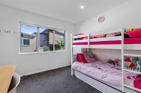 Photo of property in 25 Sunshine Boulevard, Sunnyvale, Auckland, 0612