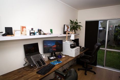 Photo of property in 18 Paddington Grove, Karori, Wellington, 6012