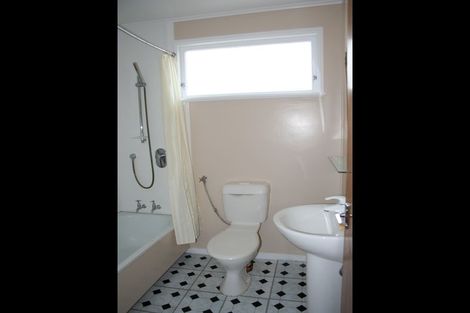 Photo of property in 1/71 Lynwood Road, New Lynn, Auckland, 0600