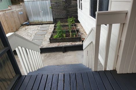 Photo of property in 34 Kemp Road, Massey, Auckland, 0614