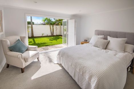 Photo of property in 2/41 Merani Street, Narrow Neck, Auckland, 0622