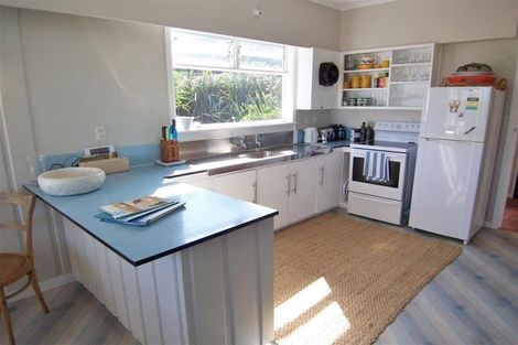 Photo of property in 1 Groves Road, Raumati Beach, Paraparaumu, 5032