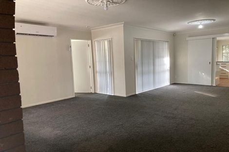 Photo of property in 2 Framalda Place, Conifer Grove, Takanini, 2112
