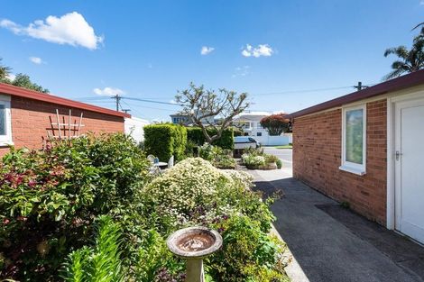 Photo of property in 3/64 Seacliffe Avenue, Belmont, Auckland, 0622